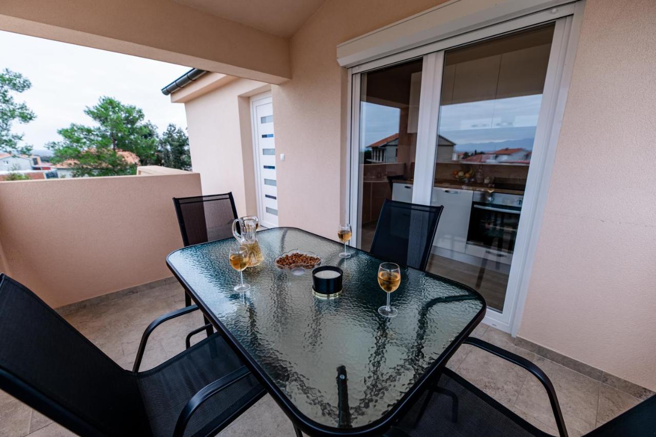 Holiday Home Aria Nin Exterior foto